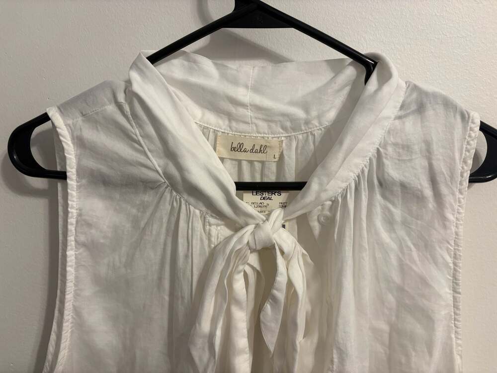 Bella Dahl White Sleeveless Button Down Tie Neck Blouse - Picture 2 of 3